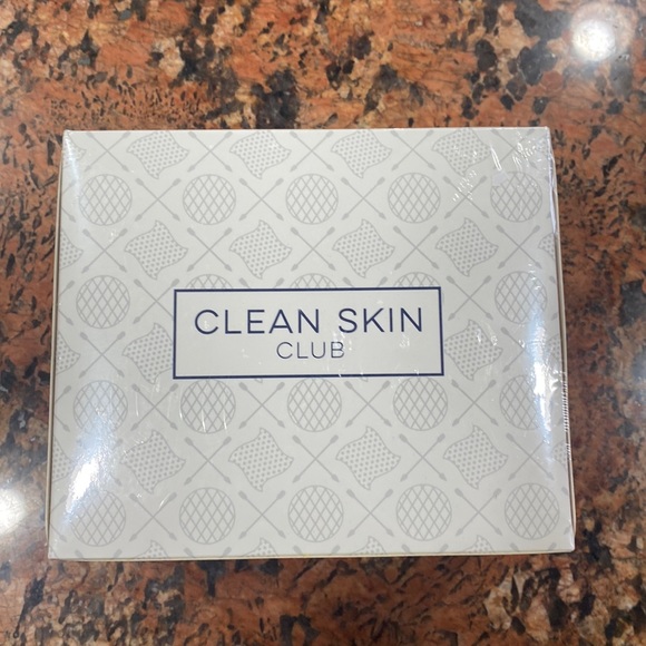Clean skin club clean towels biodegradable extremely soft 50 count NIB - Picture 2 of 7